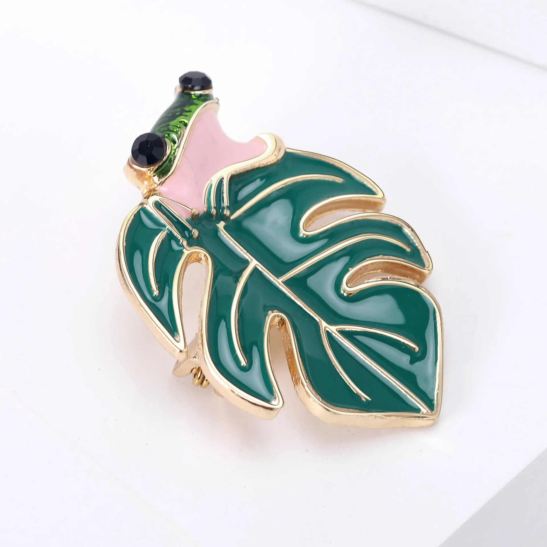 Vintage Enamel Frog Brooches For Women Lovely Frog Lying on Lotus Leaf Brooch Casual Party Office Animal Pins Jewelry Gifts