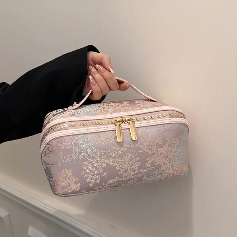 

【Hot sales】Makeup Bag Portable Large Capacity Beauty and Skincare Storage Bags High Appearance Level Waterproof Clutch bag
