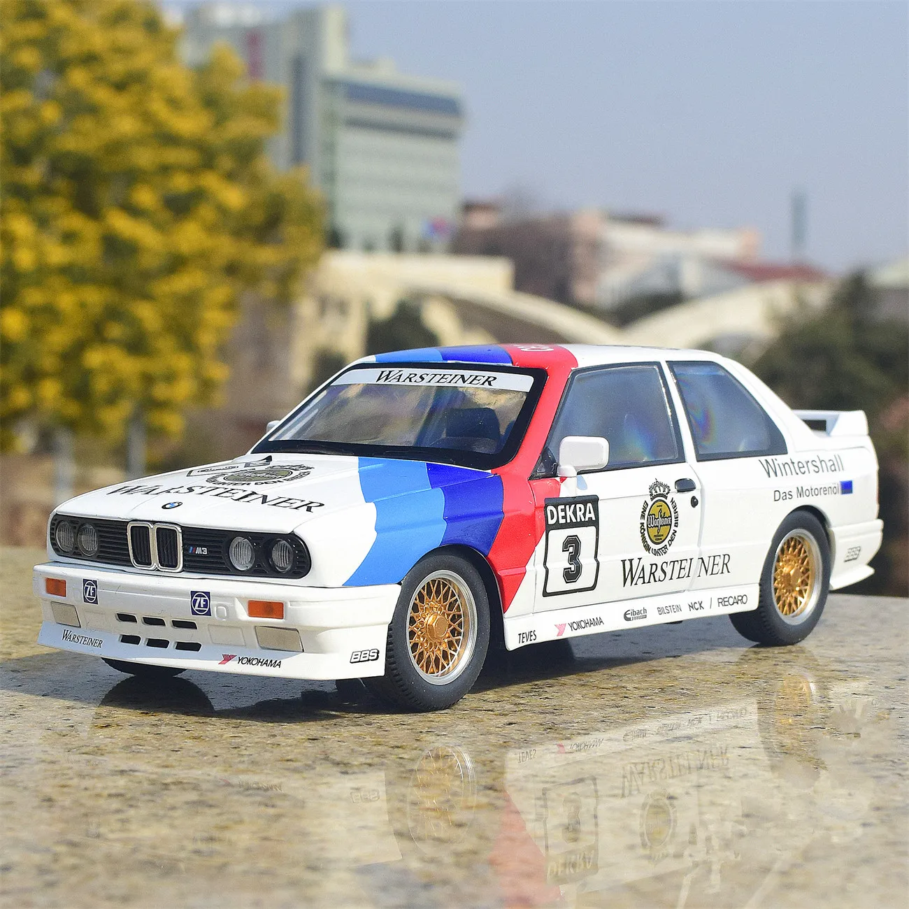 

1:24 M3 E30 Classic Sport car Alloy Diecasts & Toy Vehicles Metal Toy Car Model Sound and light Collection Gift