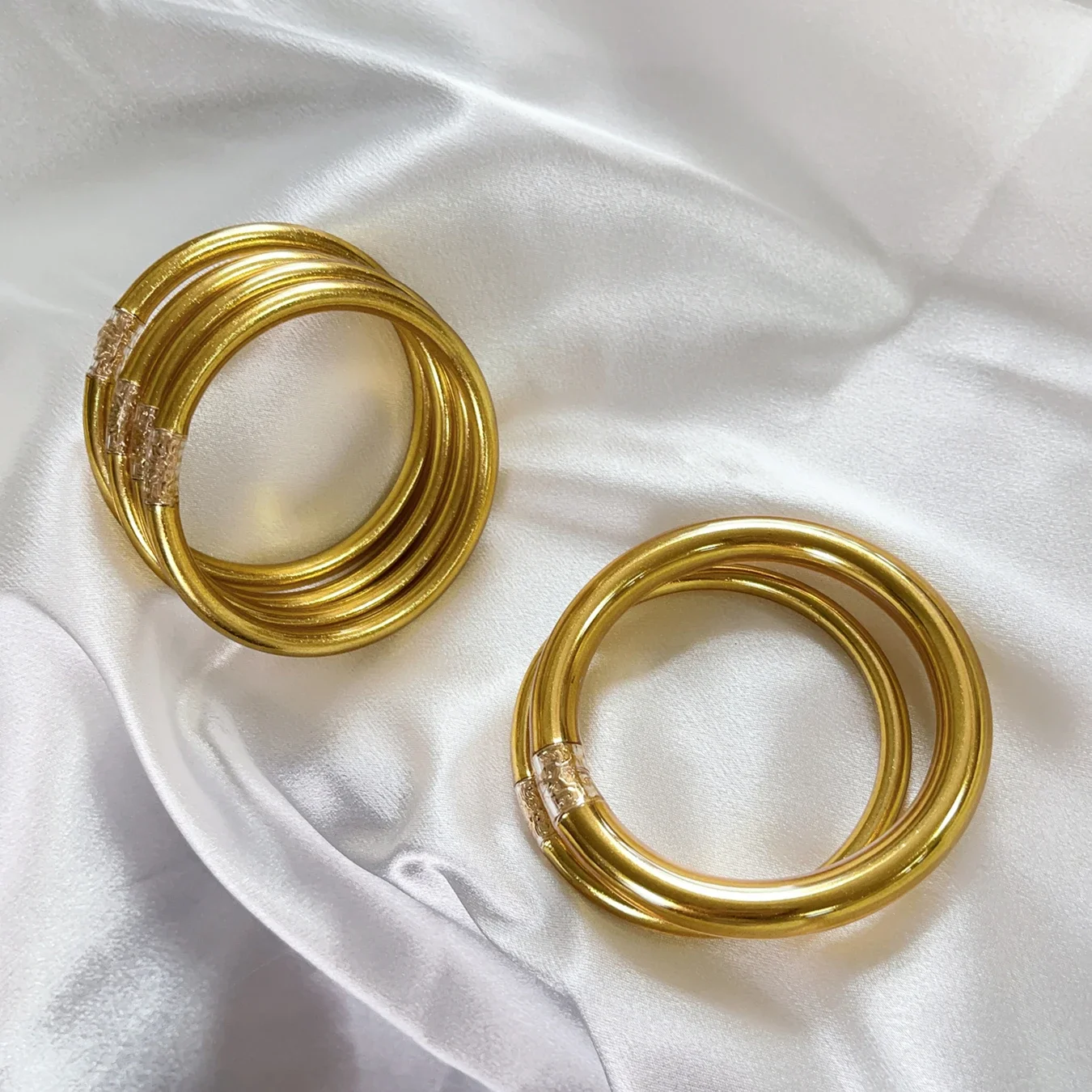 Braccialetti del braccialetto di colore dell\'oro di vendita calda per i braccialetti del Silicone di scintillio di modo delle donne affascinante