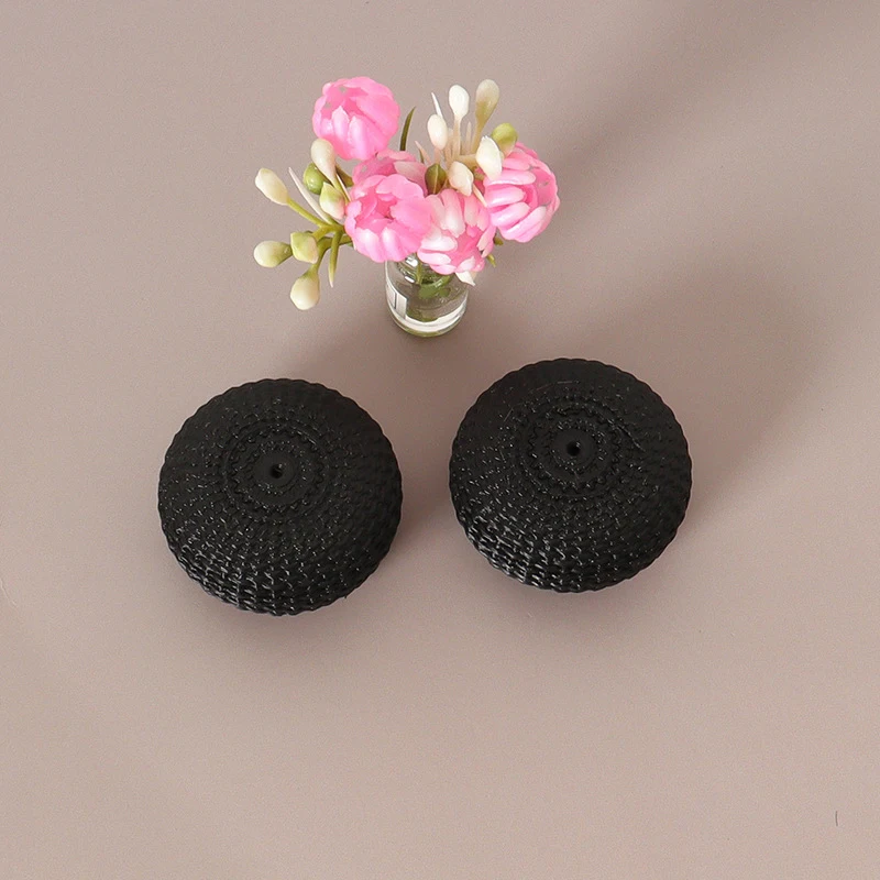 شاشة مصغرة لبيت الدمى 1/12، مجموعة كراسي طاولة مستديرة سوداء لمسة أصلية في مجموعة الأثاث الصغير الخاص بك