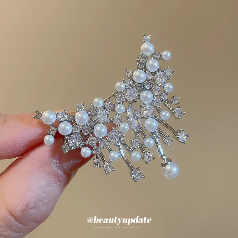 Neue Vintage Schmetterling-Perlen-Brosche Elegante Raffinierte Anstecknadel für Alltägliche Vielseitige Outfits Modische Elegante Sanfte Schlichte Geschenke