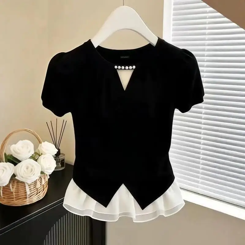 2026Summer Newwomen Wear Fake Two Piece Vneck Short Sleeved Tshirt Color Contrasting Fashion Versatile Minority Temperament Tops