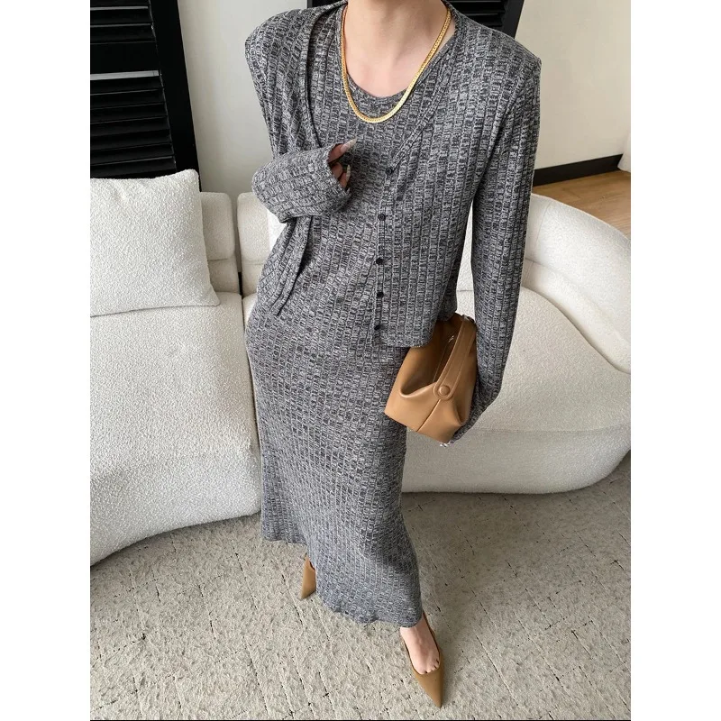 

Женский модный черный элегантный комплект из трех предметов: кардиган с длинными рукавами, жилет и юбка. Повседневный французский вязаный костюм для женщин.