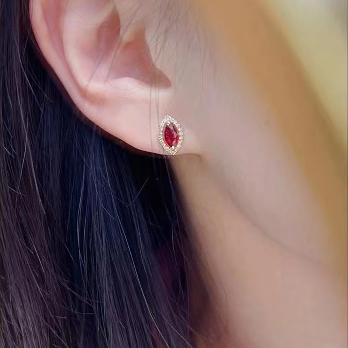 

Exquisite, elegant and gorgeous red zircon sterling silver earrings S925 women's earrings Valentine's Day gift