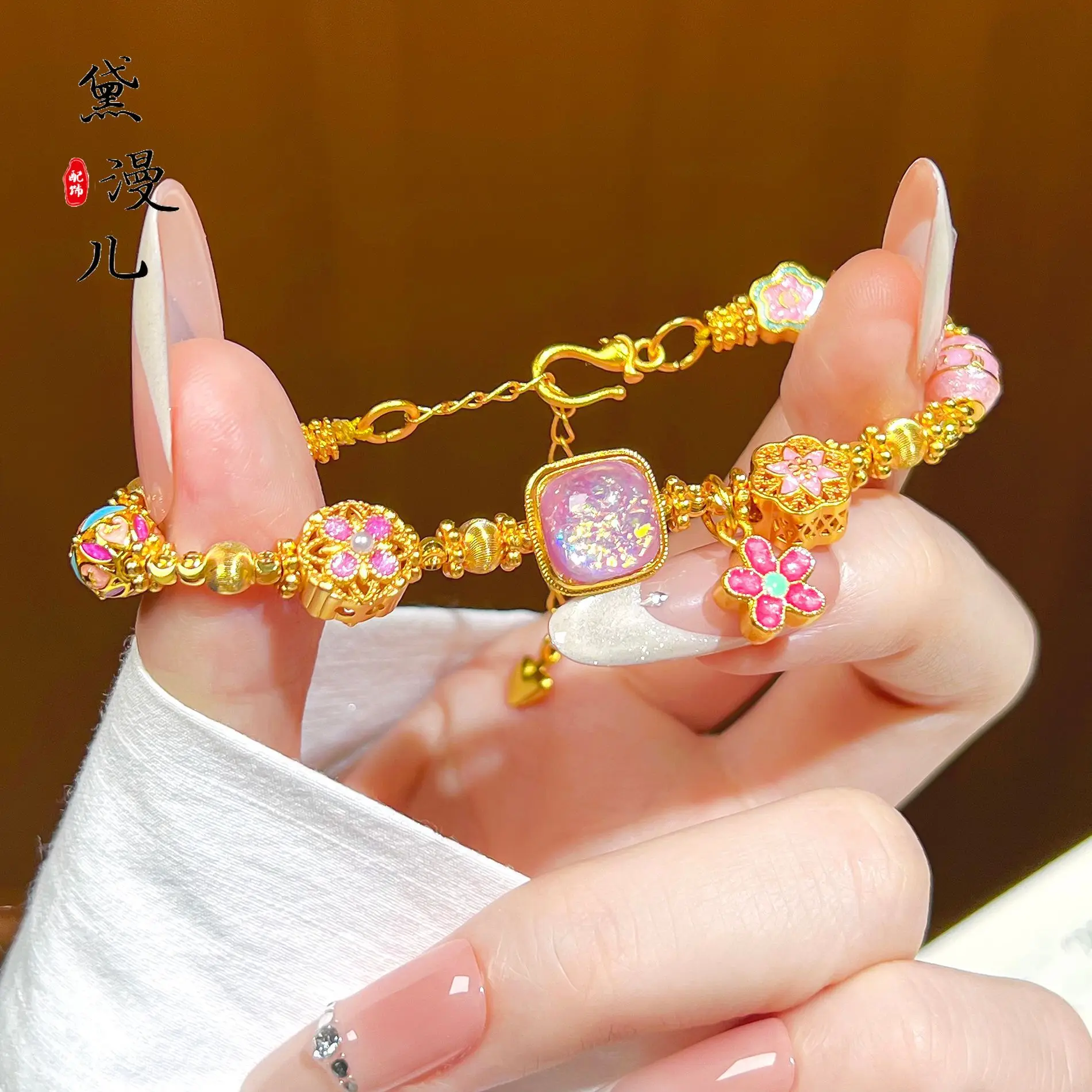 Chinese Style Auspicious Sand Gold Enamel Inlaid Bracelet For Women Long Lasting Color Resistant Palace Floral Fortune Blessing