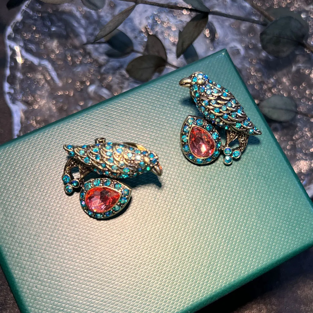 DIY accessories Haute couture vintage retro gold plated light luxury high sense French bird color zirconium marking medieval ear