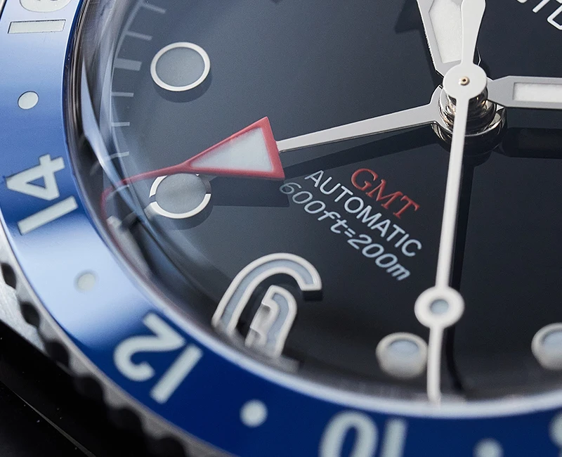SCUTUMETTE T062 Auto GMT Herrenuhr Dual Time Zweifarbige Keramiklünette Leuchtend im Dunkeln Tägliches Globales Reisen Outdoor 200M Schwimmfestes Gummiarmband – Detail 7