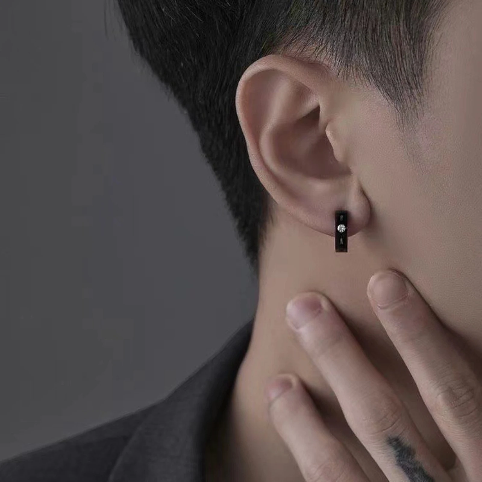 2PCS 펑크 미니멀리스트 스파이크 스테인레스 스틸 라운드 블랙 남성 피어싱 후프 귀걸이 여성 쥬얼리 액세서리 트렌드 새로운