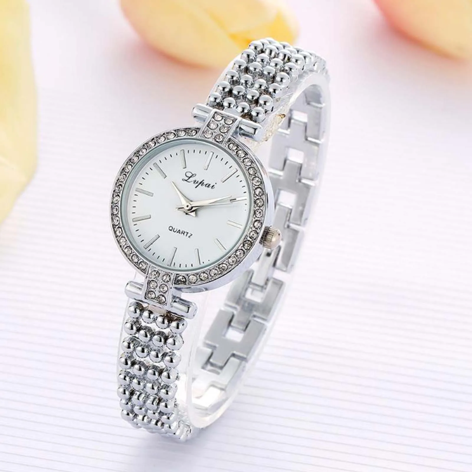 1pc Women\'s Quartz Bracelet Watch Diamond Stainless Steel Casual Dress Lady Wrist Watches Silver