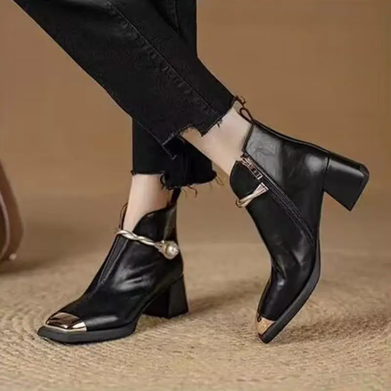 

Retro Black Pu Leather High Heel Ankle Boots Women 2026 Autumn Metal Chain Designer Chelsea Boots Women's Designer Short Booties