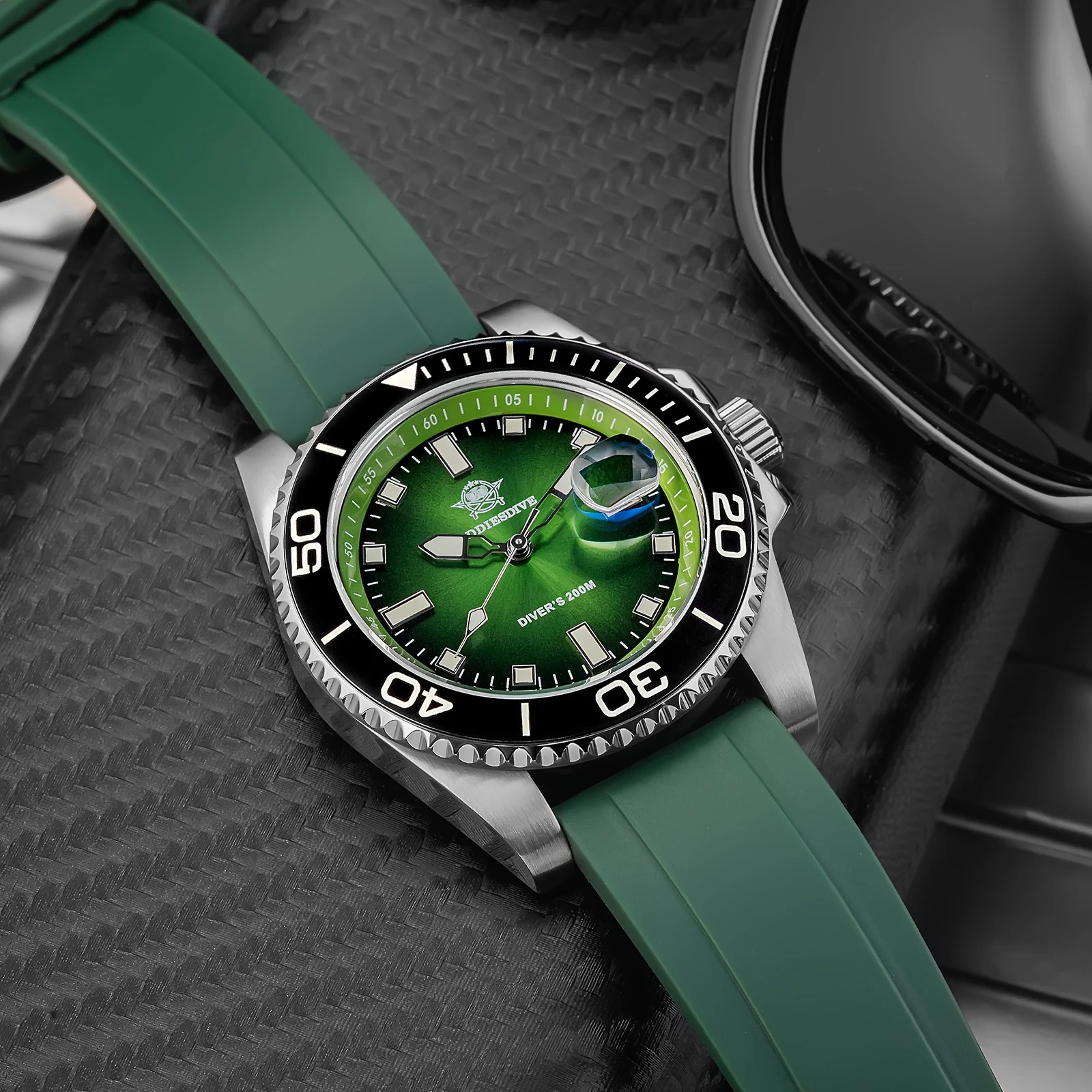 

ADDIESDIVE НОВЫЕ дайверские часы для мужчин, лучший бренд, водонепроницаемые светящиеся кварцевые наручные часы, зеленый/красный/оранжевый циферблат, часы из нержавеющей стали