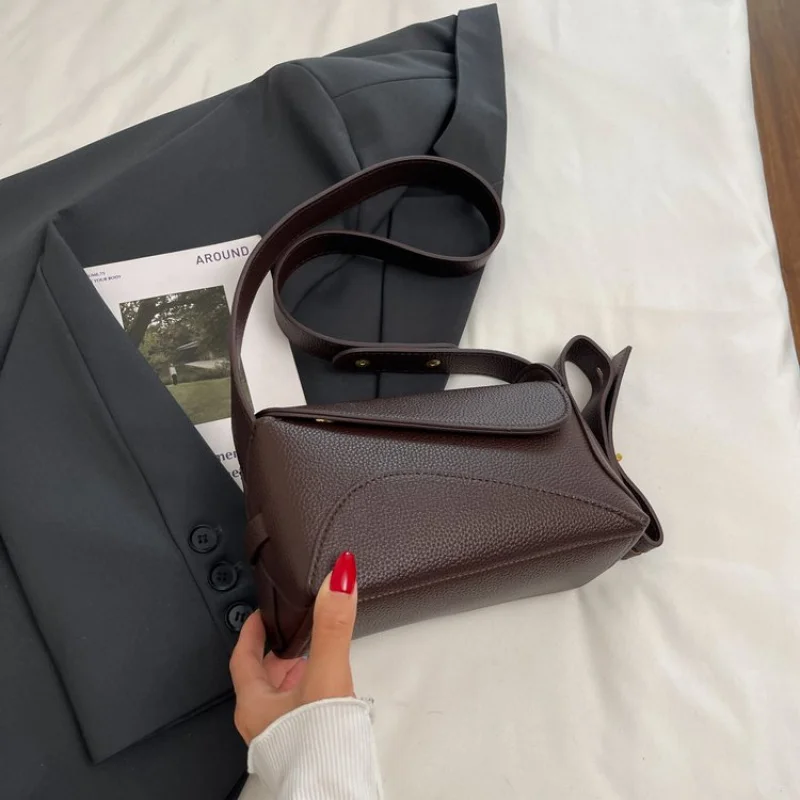 حقيبة كروس نسائية مصنوعة من الجلد الصناعي، عصرية راقية، مظهر باريس واسع وناعم يوميًا وحديث ​