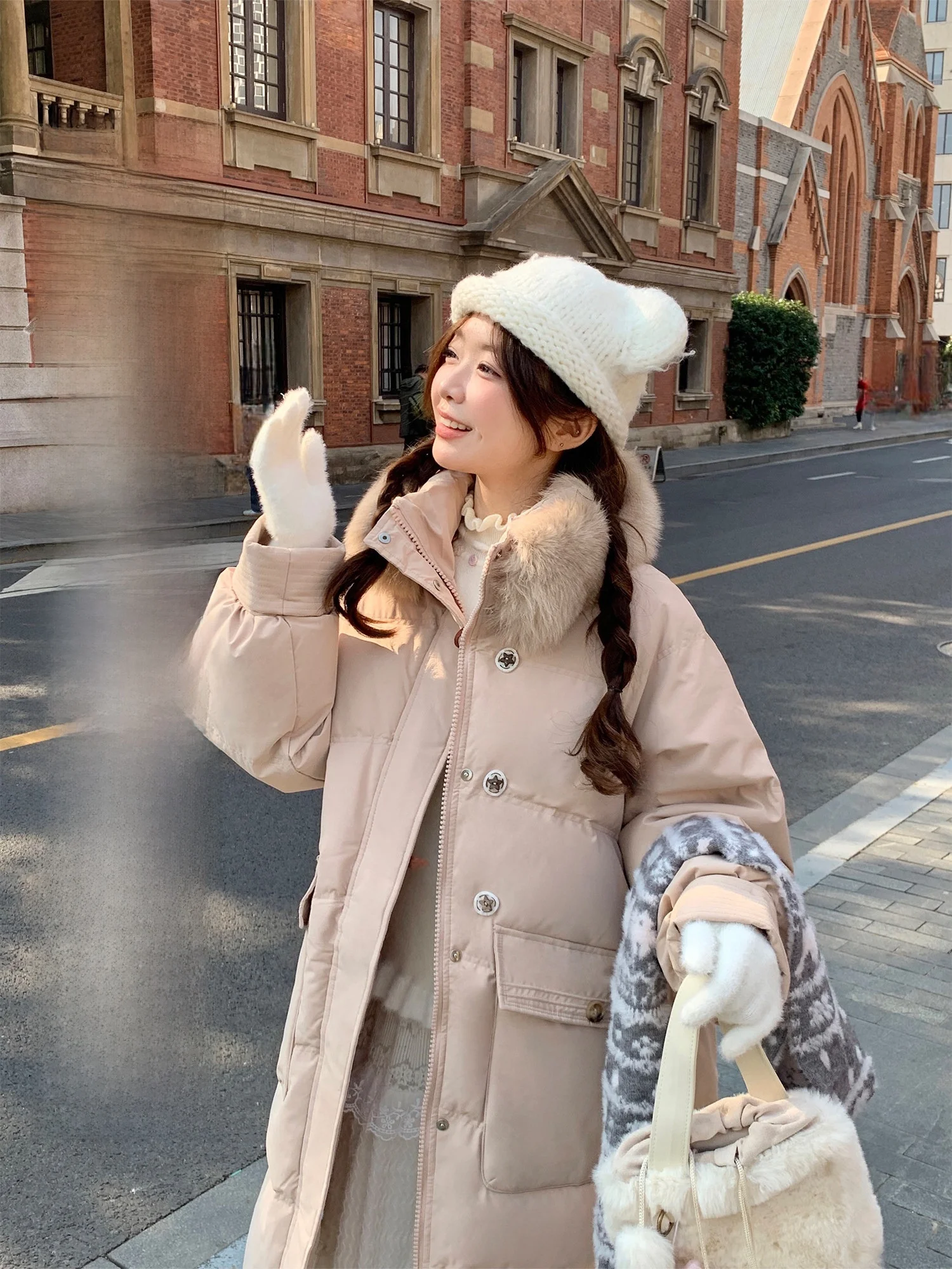 

Женская зимняя куртка BibiBency средней длины с отстегивающимся воротником из натурального меха, наполненная 90% белым утиным пухом, теплая и стильная