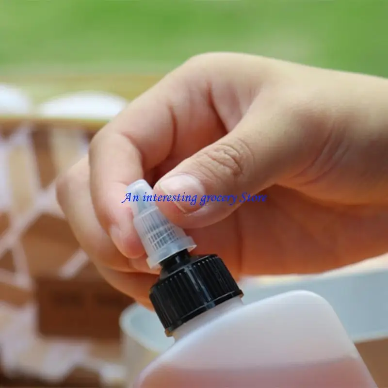 

652D Small Liquid Container 100ml Squeeze Condiment Bottle for Outdoor Camping Travel