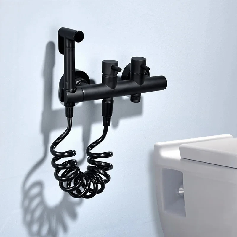 

Черный латунный смеситель для биде для ванной комнаты, настенный смеситель для холодной и горячей воды, биде, ручной распылитель для биде, комплект