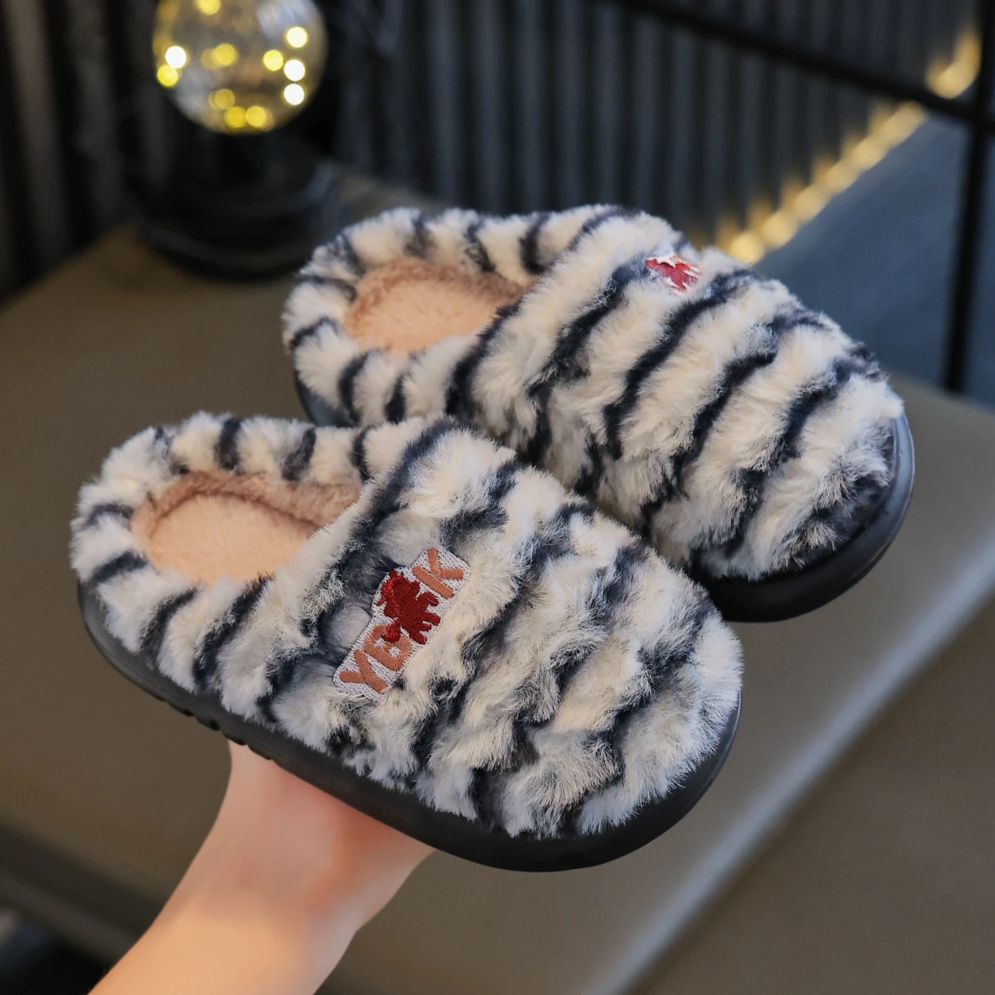 Boys & Girls House Shoes, Kids Students Winter Simple Casual Comfortable Furry Indoor Home Slippers