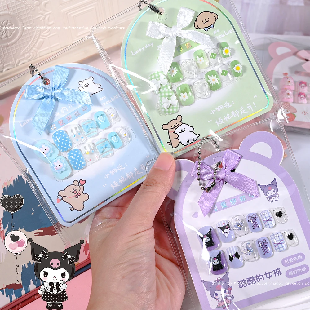 12 PC MINISO HelloKitty กดบนเล็บปลอมอุปกรณ์เสริม Y2K Kawaii ออกแบบการ์ตูนเล็บปลอมสั้นที่ถอดออกได้เล็บของขวัญหญิง