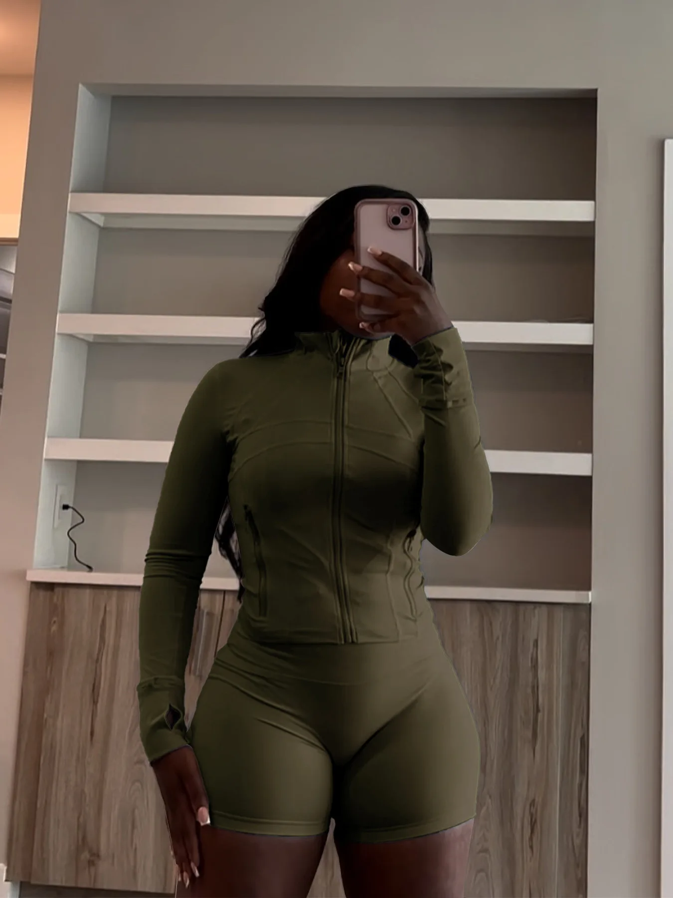 

Женская мода для бега, комплект из 2 предметов, осенне-весенняя спортивная одежда, куртка с длинными рукавами и шорты, однотонные комплекты из двух предметов для тренировок