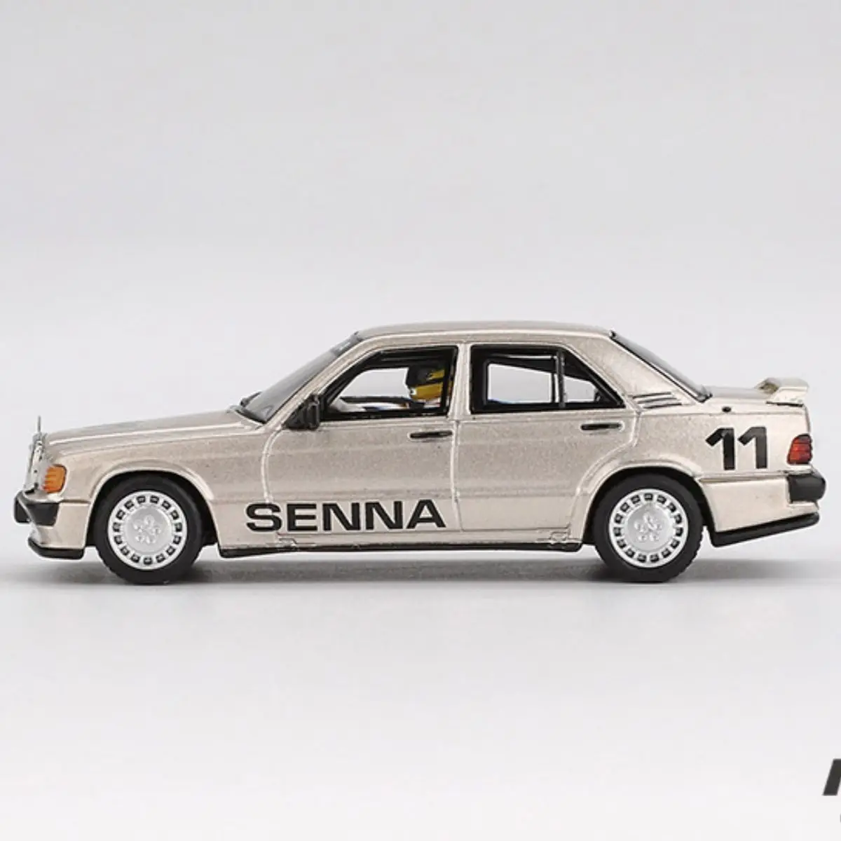 

MINIGT TSM 1:64 1076 Подарочная модель 190E 77 # Сувенирная модель автомобиля из литого металла