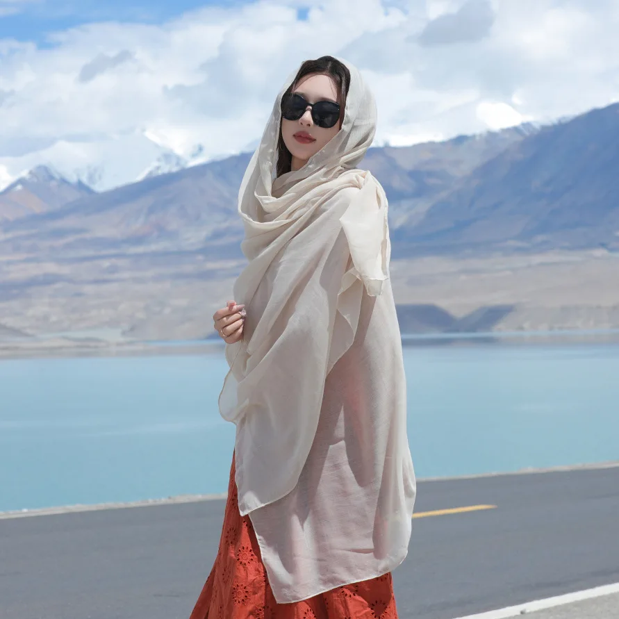 ผ้าพันคอผ้าฝ้ายลินินสีพื้นขนาดใหญ่พิเศษสำหรับผู้หญิง ผ้าคลุมไหล่กันแดดชายหาด สไตล์ชาติพันธุ์ ผ้าซิ่นรีสอร์ท ผ้าชีฟองพันได้ทุกฤดู