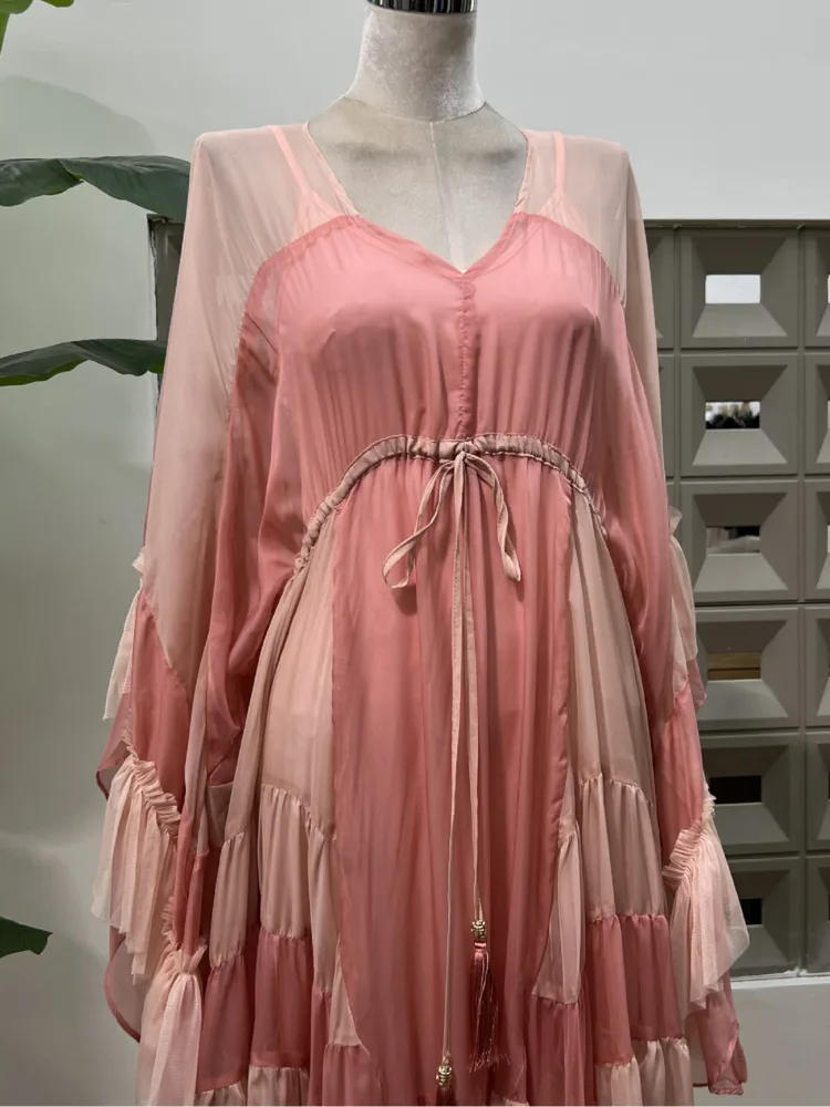 DFDG 2025 SS Damska Różowa Prześwitująca Sukienka Plażowa z Szyfonu Elegancka Sukienka Resortowa z Dekoltem w Serek i Patchworkiem Luźna Sukienka Wakacyjna w Stylu Boho