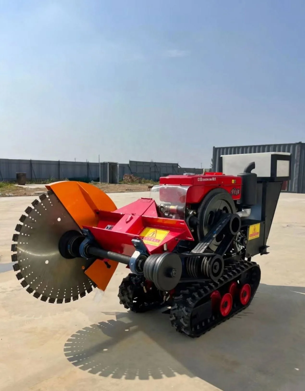 

Track Type Remote-controlled Road Cutting Machine with Dual Saw Blade Cutting Equipment