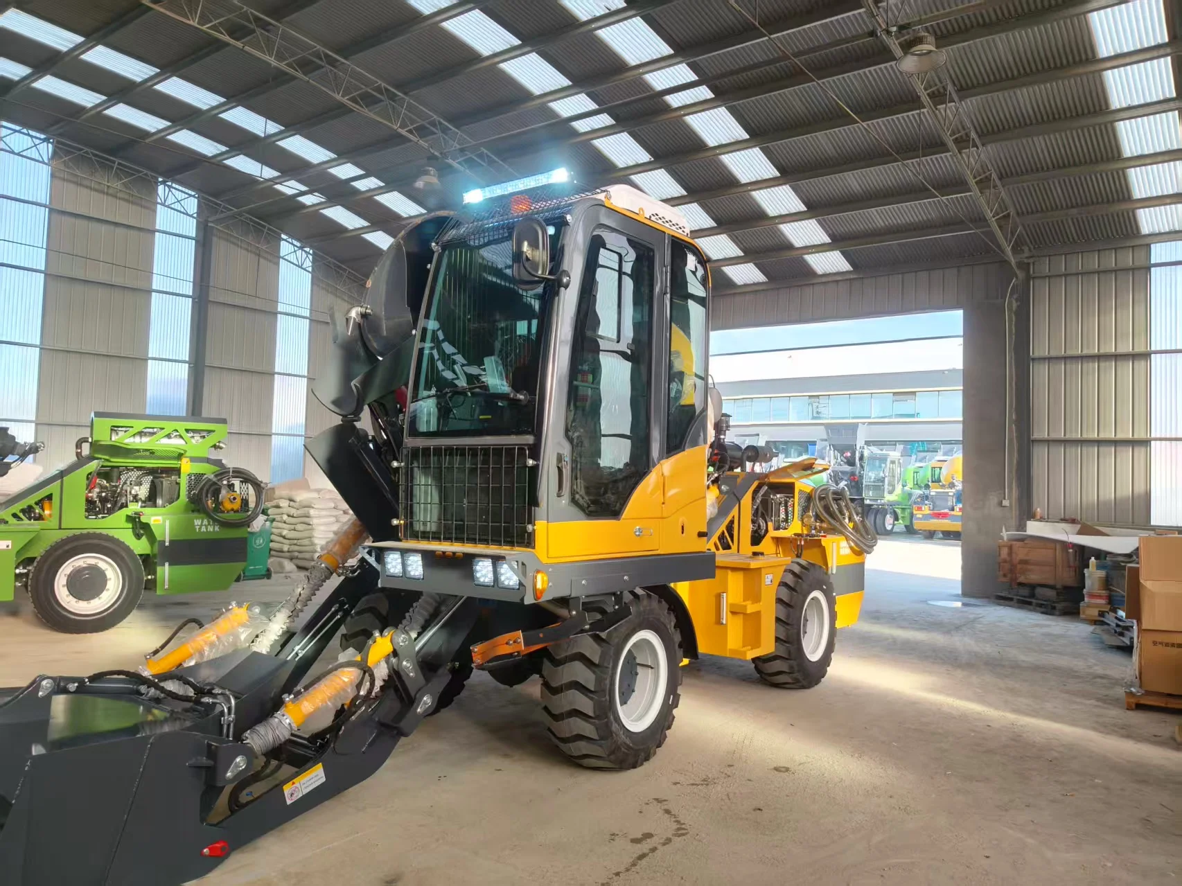 2.6m3 Self Loading Concrete Mixer Truck All-in-One Construction Machinery