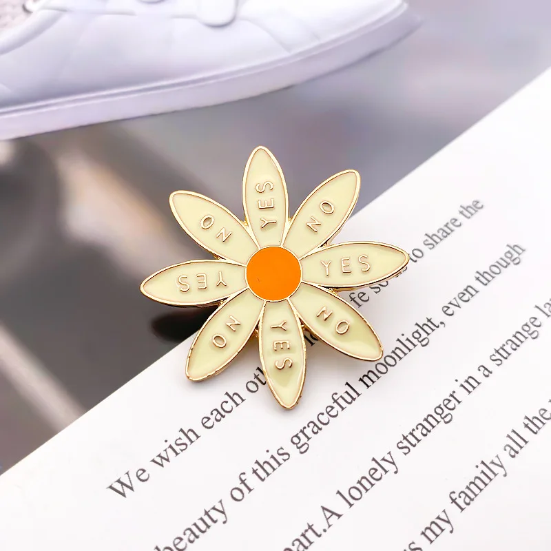 Daisy Brooch Accessories Pin Jewelry Women Cartoon Lightning Chrysanthemum Anti-exposure Buckle GD Same Sle Quan Zhilong Badge