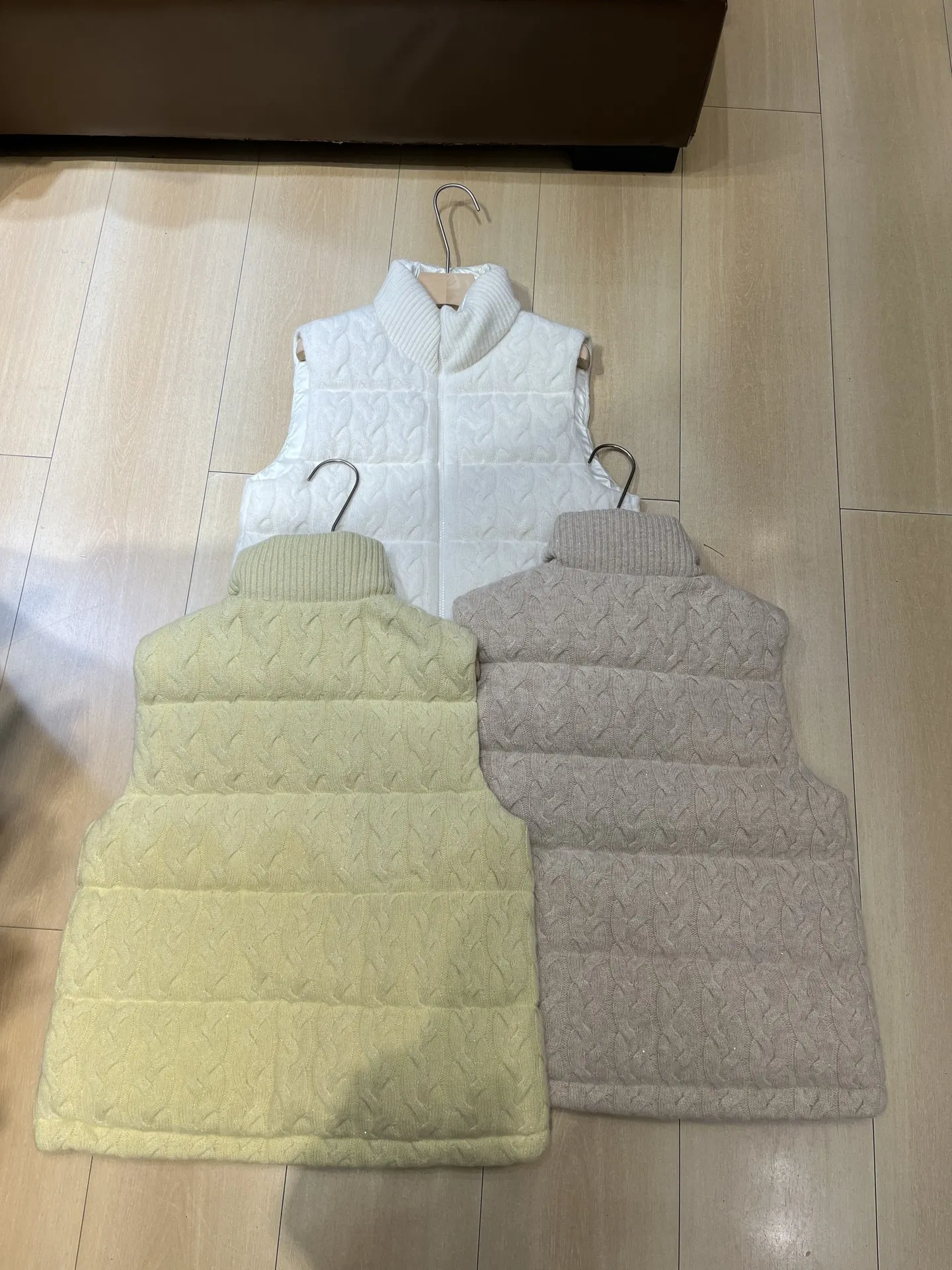 New Autumn/Winter High-Quality 2026C Goose Down Vest for Women Sizes S, M, L