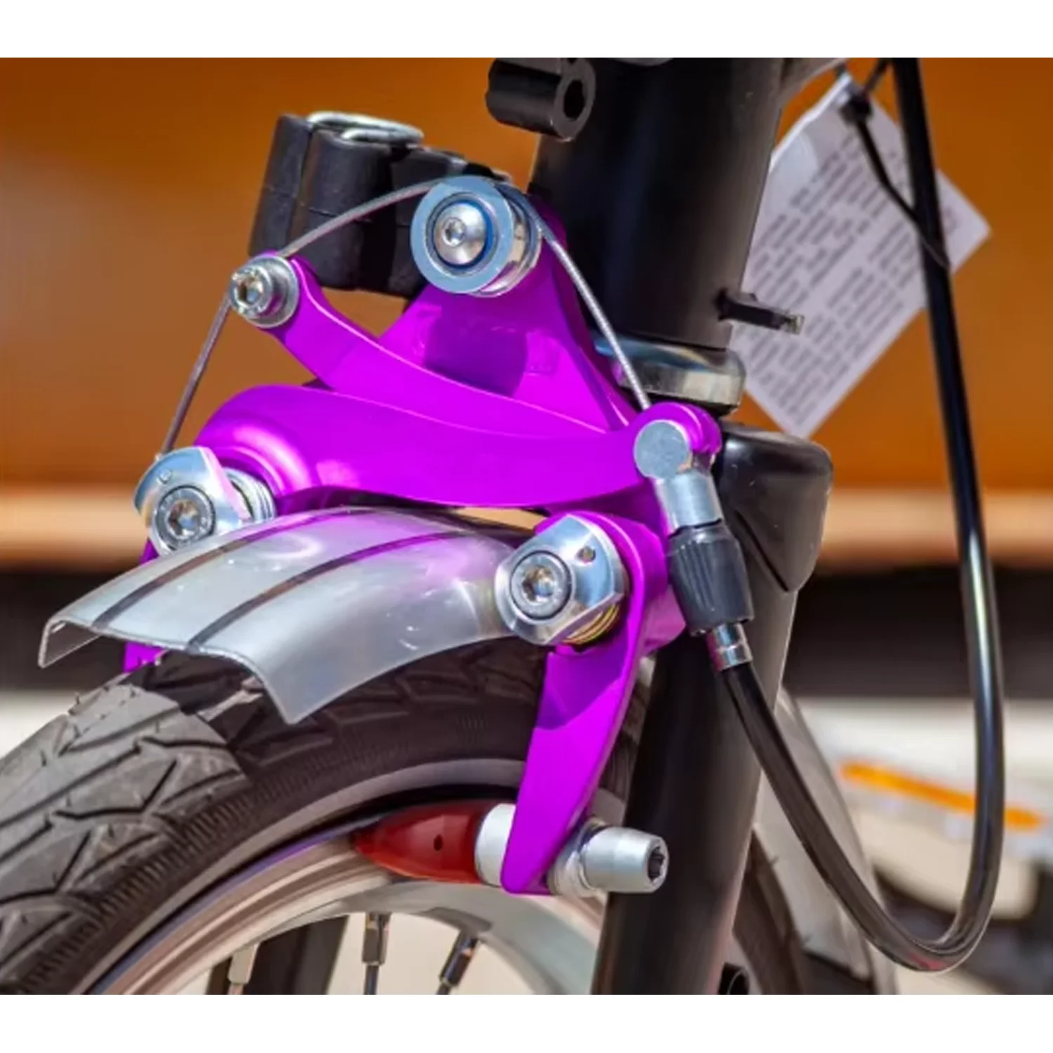 

Подходит для тормозных калиперов с длинным рычагом для складных велосипедов Brompton, из алюминиевого сплава с ЧПУ, может быть оснащен брызговиками.