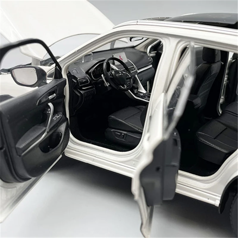 1/18 Mitsubishi Eclipse Cross SUV Alloy Car Model Diecast Metal Off-road Vehicles Car Model Simulation Miniature Scale Kids Gift