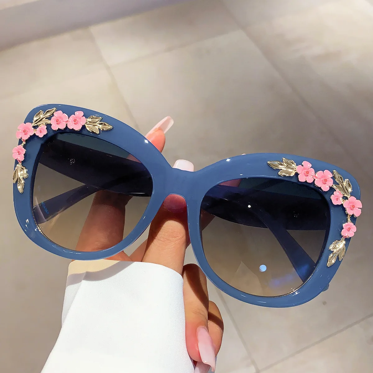 

Oversized Cat Eye Sunglasses Female Fashion Vintage Luxury Designer Sun Glasses Pink Blue Black Shades for Women Accessories