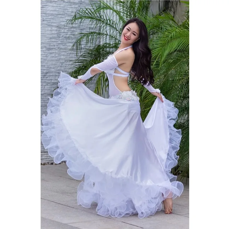 Maßgeschneidertes Bauchtanzkostüm, Performance-Kostüm, weiblicher orientalischer Seidensatin-Overall, Tanzset, weißer BH, langer Rock