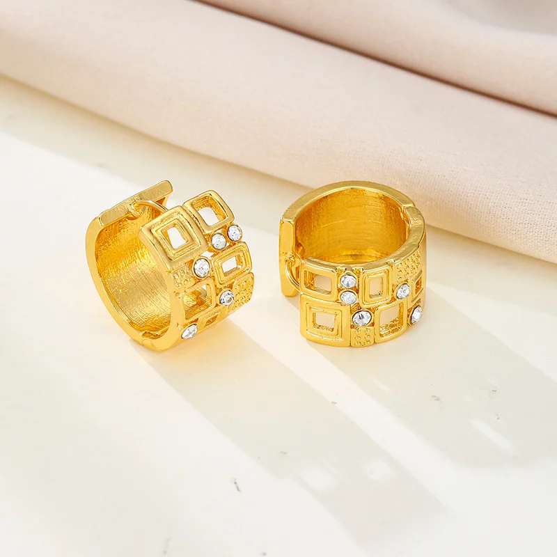 1Pair of Vintage Gold Color Geometric Wide-edged Cubic Zirconia Inlaid Earrings Women's Daily Commuting Jewelry Accessories Gift