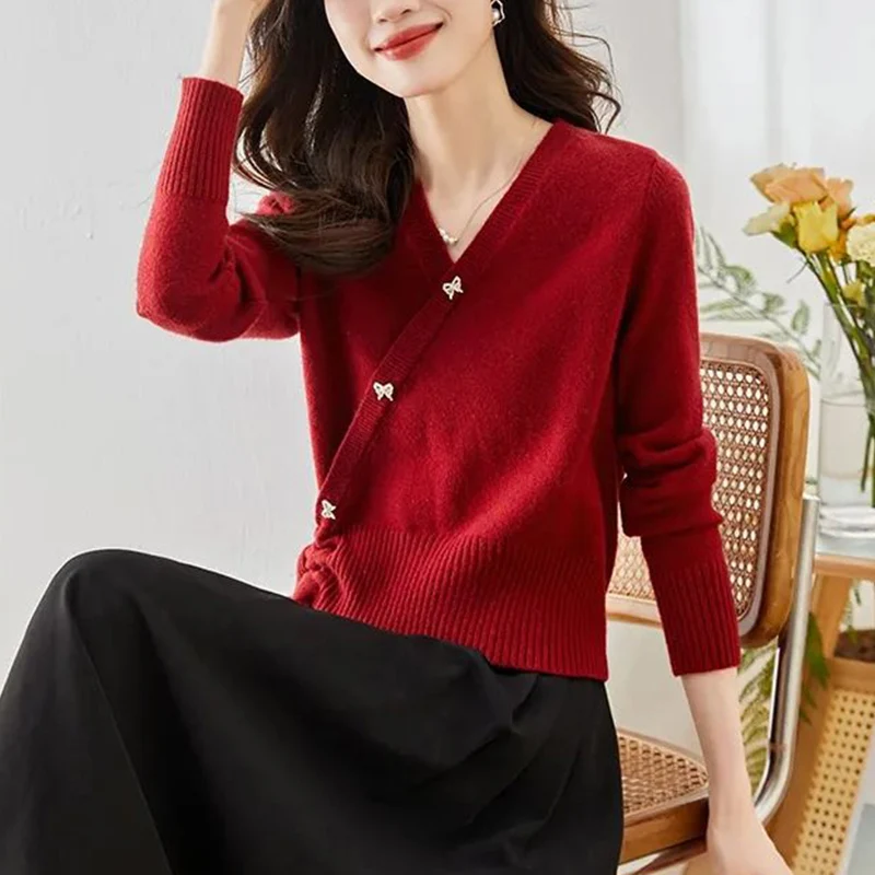 Suéter de lana de punto con cuello en V para mujer, suéter elegante con botones y cordones, Tops simples informales, color rojo sólido, ropa de