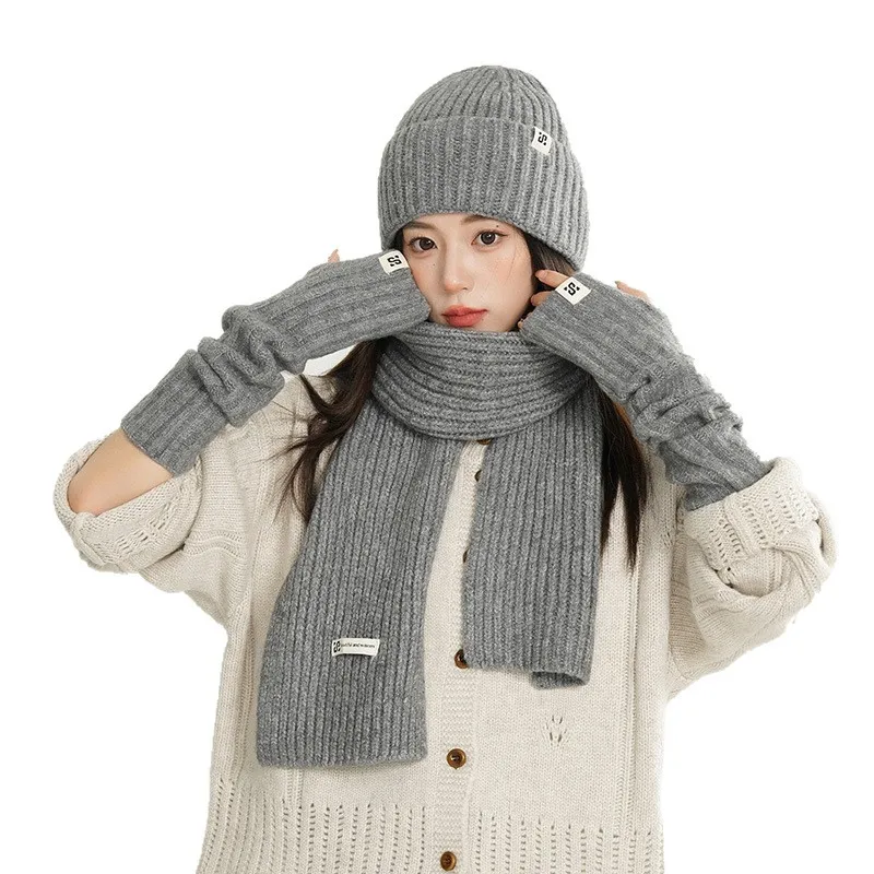 Set 3 buah topi beanie musim dingin wanita, syal panjang, dan sarung tangan rajutan, warna abu-abu polos