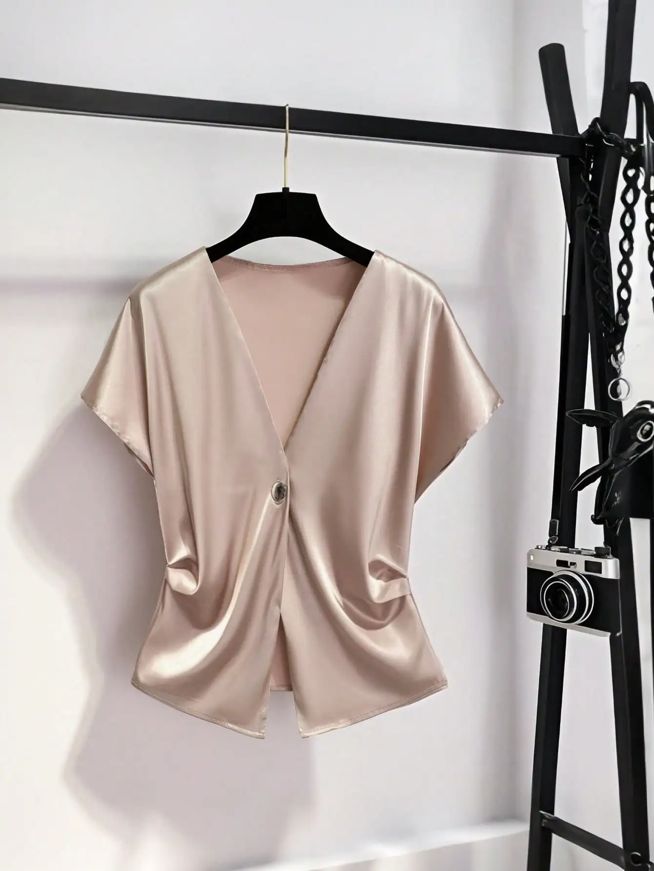 

Nice Elegant Casual V-neck Short-sleeved Open Placket Button Glossy Khaki Sedin Spring And Summer Women's Shirt
