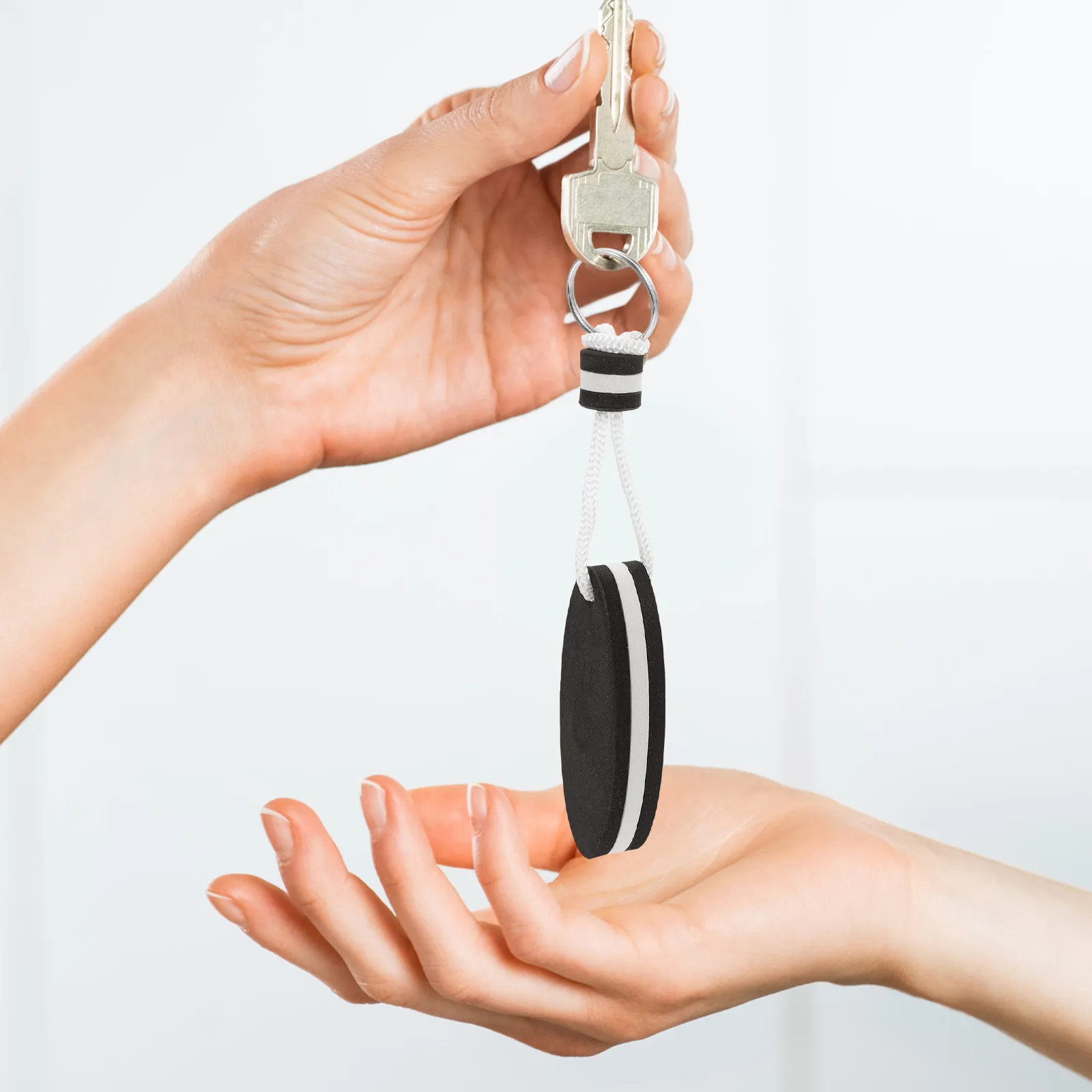 

2 шт. плавающих брелока из ЭВА, эллиптической формы, для использования на воде, для плавания, каякинга, парусного спорта, гребли на каноэ, водных видов спорта на открытом воздухе, пляжного спорта