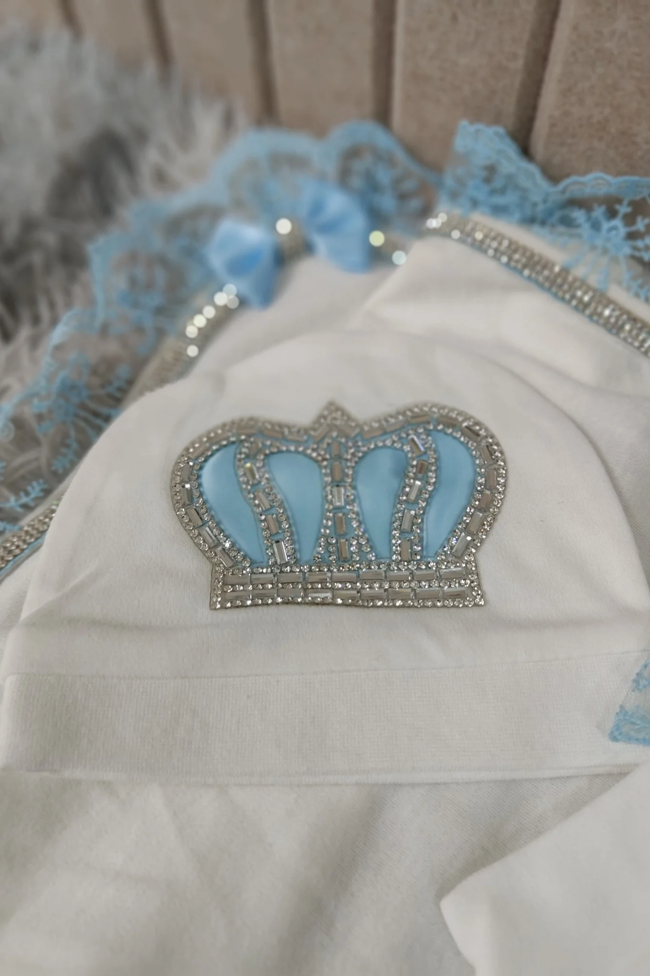 Skin Friendly Matte Cotton Newborn 5 Piece Suit 3D Satin Bow Rhinestone Crown Lace Mittens Footed Romper For Baby Boys