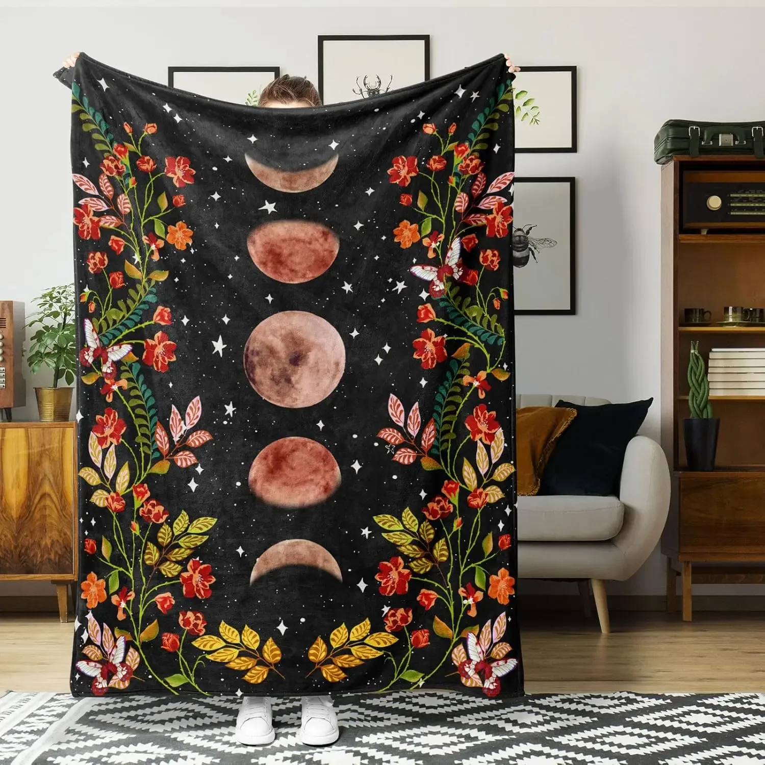 

Плед Moonlit Garden с изображением фаз луны, лозы и цветов, черный, уютный, декоративный плед для дивана или кровати