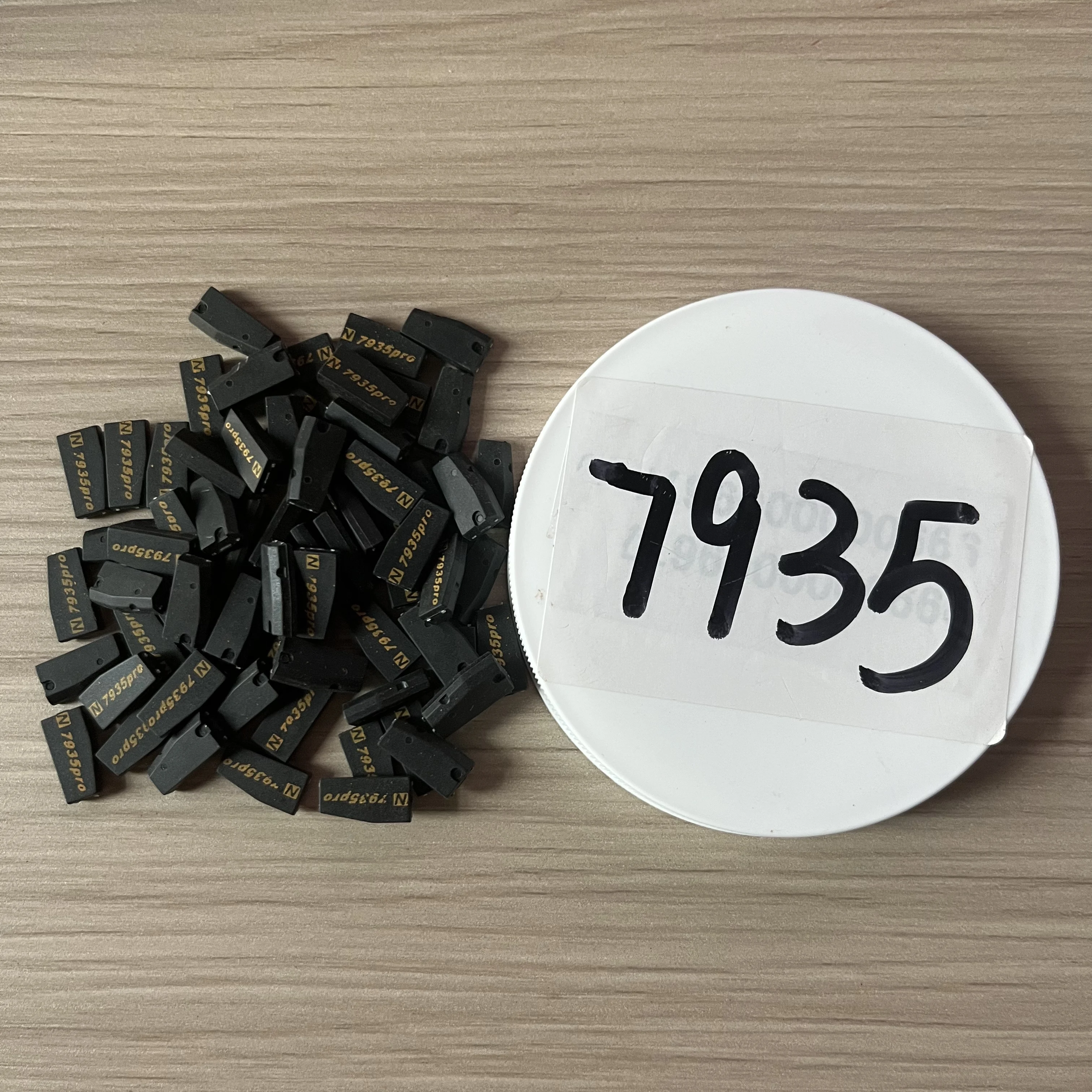 

5pcs 10pcs ID44 7935 pro ID40 aftermarket Blank PCF7935 (T16) chip for nissan for volvo keys