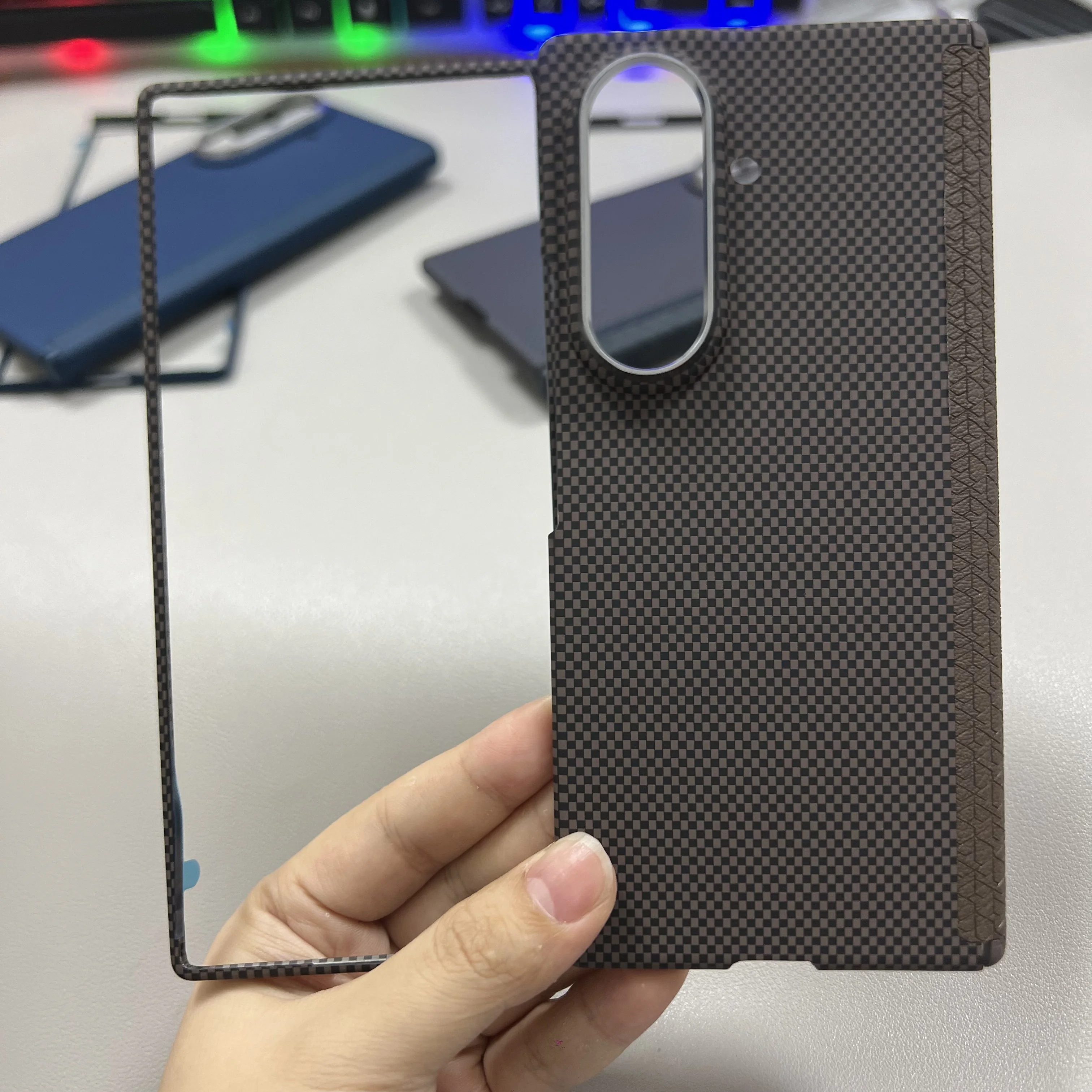 

Luxury Premium Carbon Fiber Patterned Metal Lens Frame Case For Samsung Galaxy Z Fold 7 Magnetic Hinge Shockproof Protect Cover