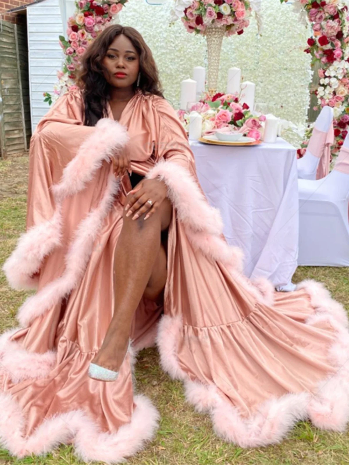 

Сексуальное модное пальто из кроличьего меха с V-образным вырезом, приталенное, в пол, для сценических выступлений, женское, этнический стиль, лето 2025, полиэстер