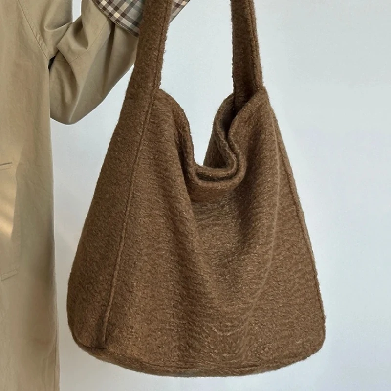 

Осенне-зимняя модная новая шерстяная женская сумка, простая повседневная универсальная сумка большой вместимости на одно плечо с диагональным крестом, трендовая сумка