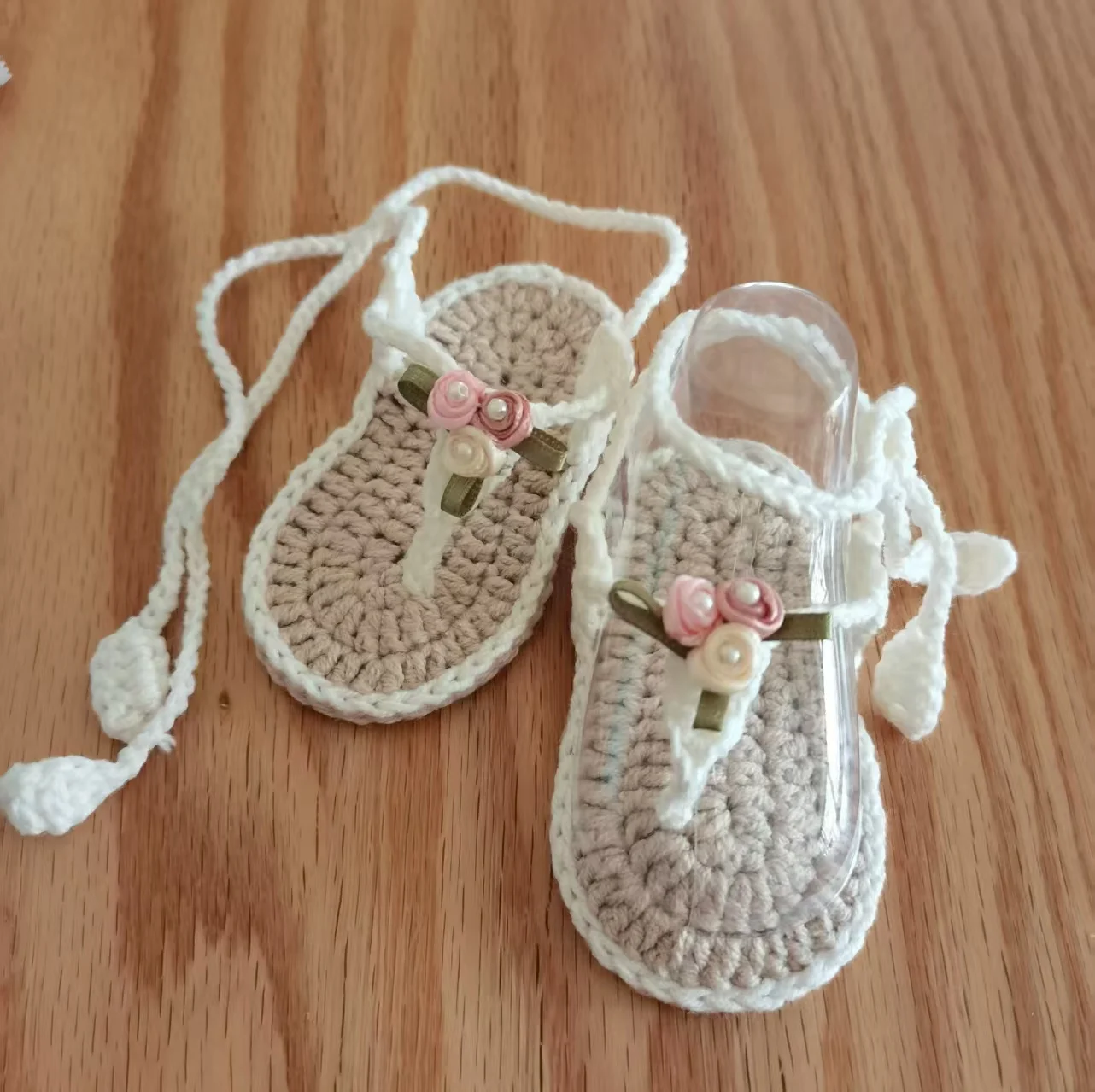 صنادل تصوير للأطفال حديثي الولادة مصنوعة يدويًا، صنادل بيرفوت منسوجة يدويًا بالكامل، أحذية لؤلؤية على شكل زهرة حريرية بوهيمية برباط، هدية عصرية للحفلات ذات نعل ناعم #3