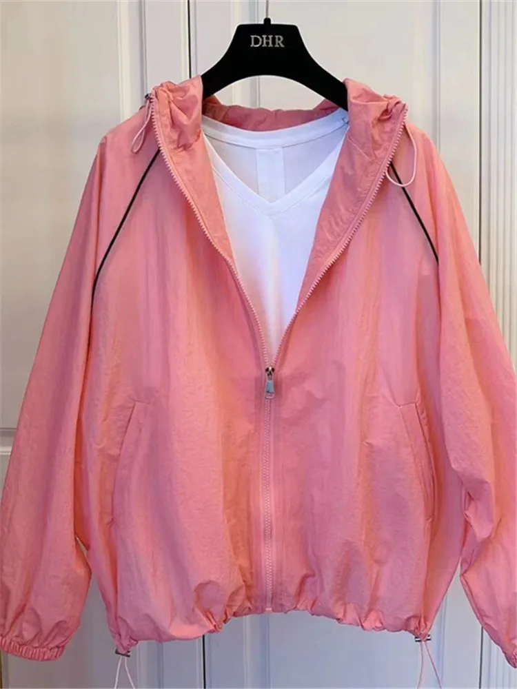 الكورية نمط مصدات الرياح المرأة سترات الربيع 2025 الصيف ضئيلة واقية من الشمس الملابس الأبيض معطف مقنع جاكيت زيبرا فام الملابس