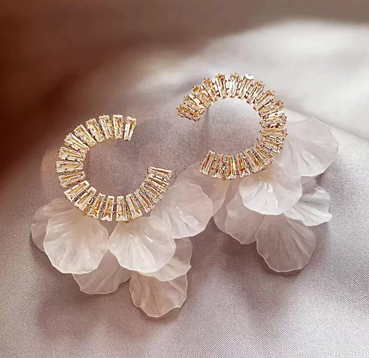 6.3*4 cm shell petal C ring luxury zircon earrings for women, design sense, niche temperament earrings, unique 2025 new ear