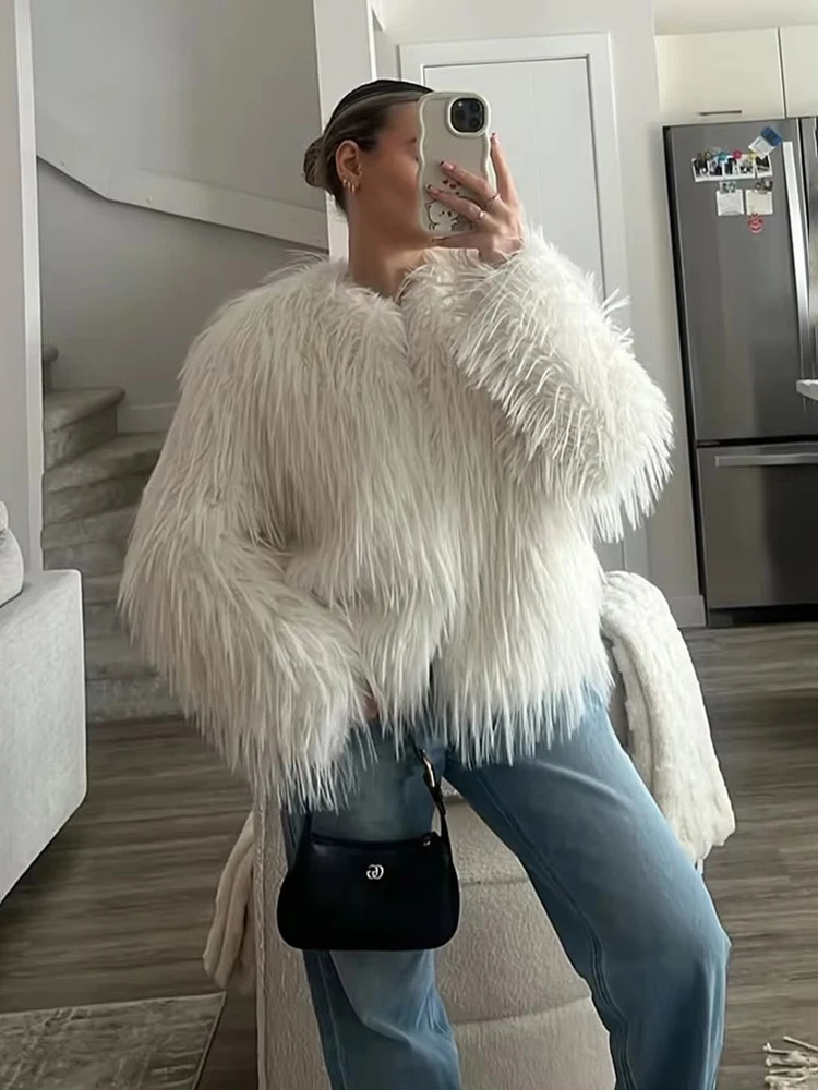 

TARUXY Fashion White Faux Fur Coat For Women Tassel Fluffy Long Sleeve Casual Overcoat 2025 New High Street Women's Jacket Coat