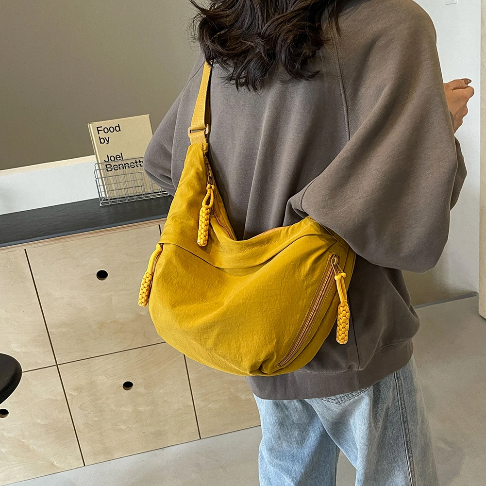 

Women Crescent Crossbody Bag Multi-pockets Half Moon Bag Large Capacity Daily Messenger Bag Adjustable Strap Simple Satchel Bag
